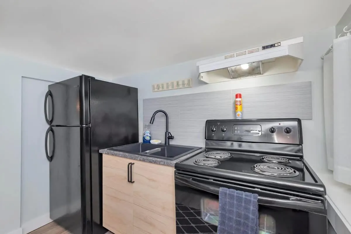 Holiday home Quaint 1 Bedroom Lower Suite In Victoria, Bc