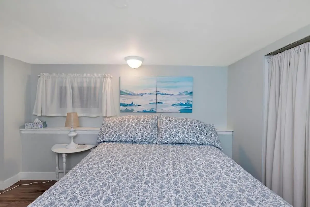 Holiday home Quaint 1 Bedroom Lower Suite In Victoria, Bc