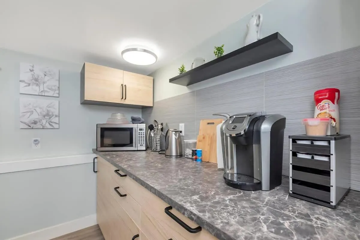Quaint 1 Bedroom Lower Suite In Victoria, Bc Canada