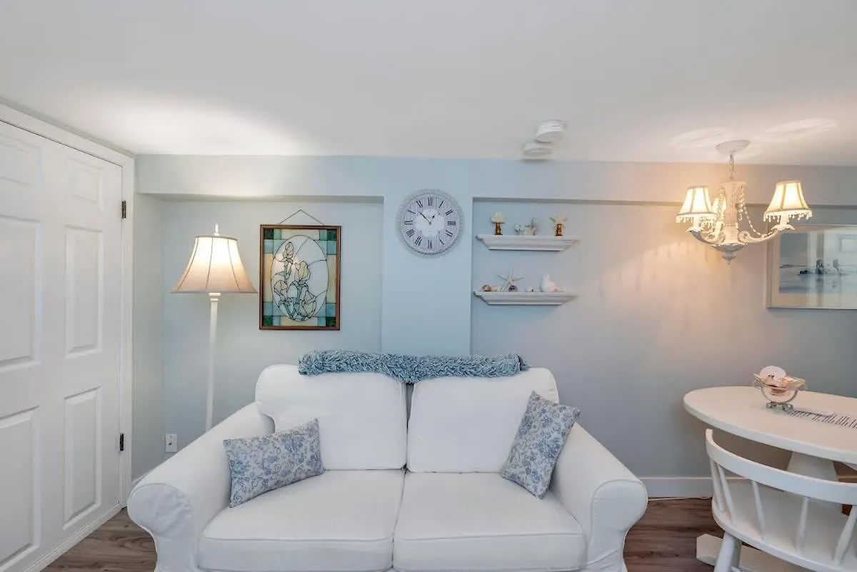 Holiday home Quaint 1 Bedroom Lower Suite In Victoria, Bc